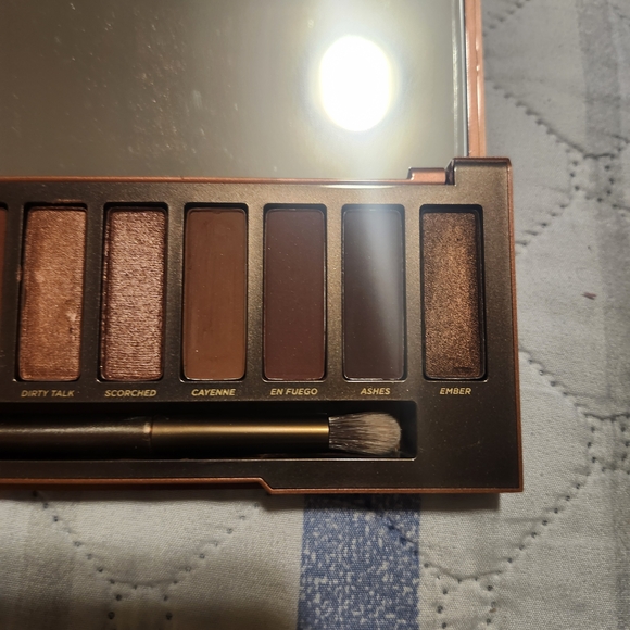 Urban Decay Naked Heat Palette with Fiery Hues - Picture 6 of 8
